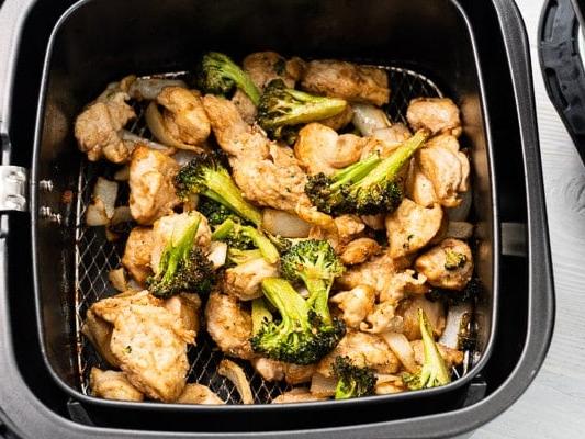 Air fryer'da çıtır brokoli ve tavuk