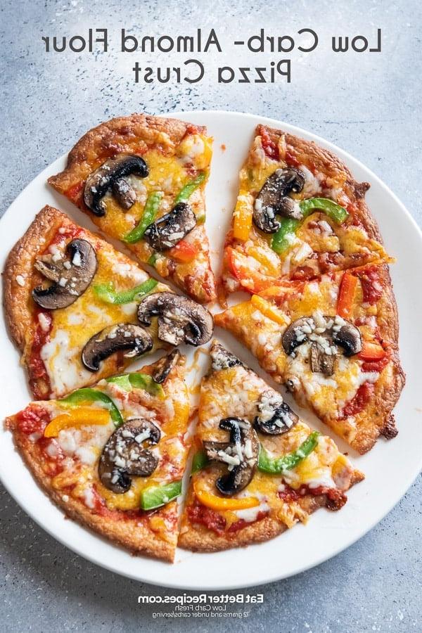 Düşük karbonhidratlı pizza hamuru tarifi ketojenik pizza tarifi | Sağlıklı Tarifler Tabağa konmuş düşük karbonhidratlı pizza hamuru