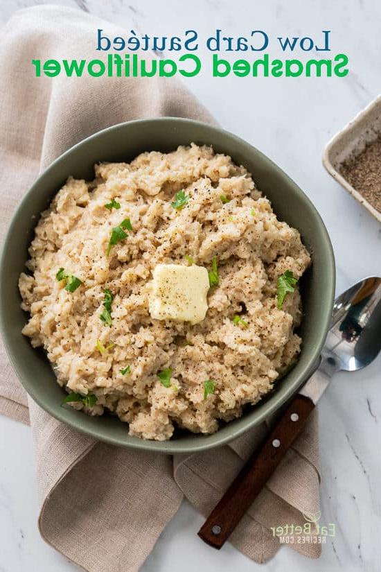 Keto Ezme Karnabahar Tarifi kaşıklı bir kasede