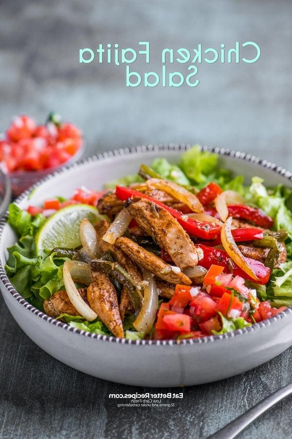 Düşük Karbonhidratlı Sağlıklı Tavuk Fajita Salatası kasesi