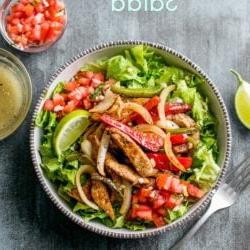 Düşük Karbonhidratlı Sağlıklı Tavuk Fajita Salatası Tarifi KETO | EatBetterRecipes.com