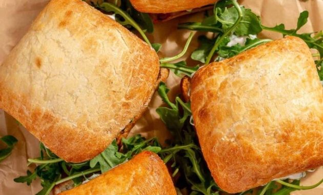 Kofta Burger: Türk Damak Tadına Uygun Benzersiz Bir Burger Deneyimi